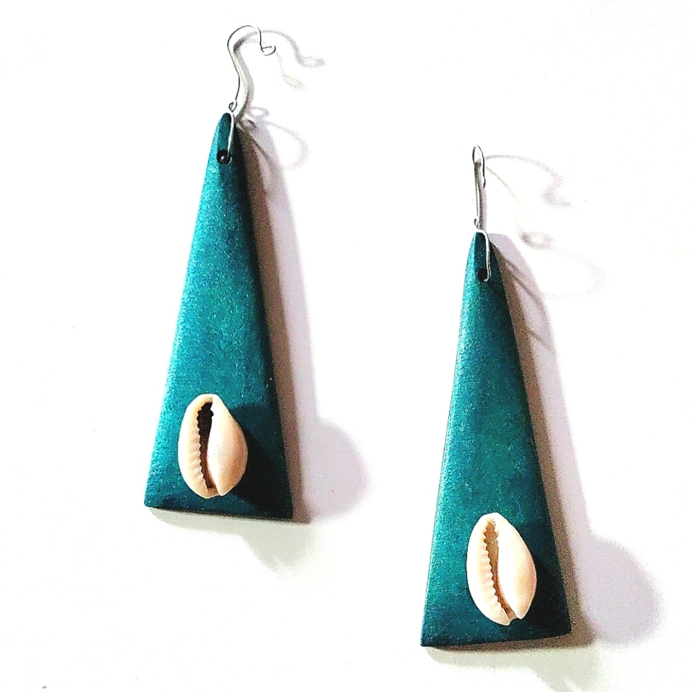HAPPY HOLIDAYS New (2) Handcrafted Wood Ornaments! Genuine Cowries. Unisex Items
